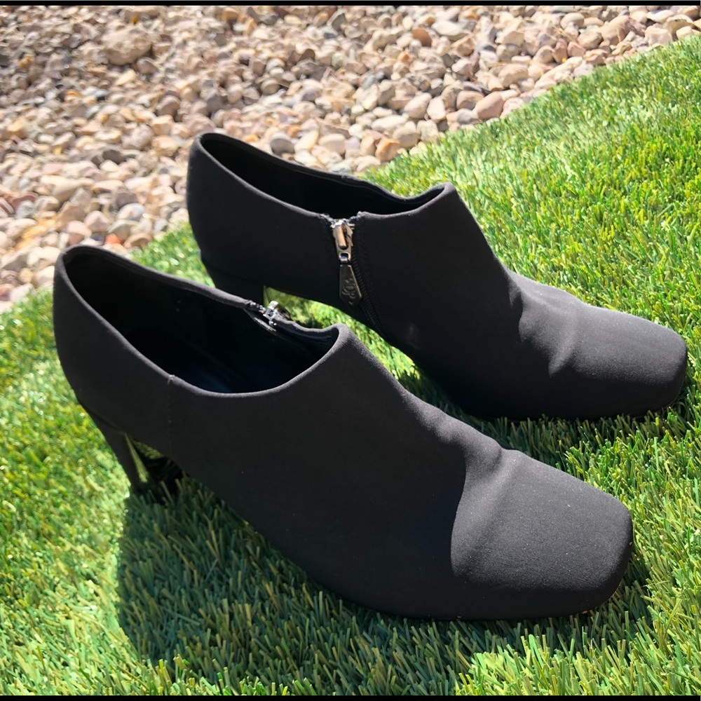 Donald J Pliner low cut boot